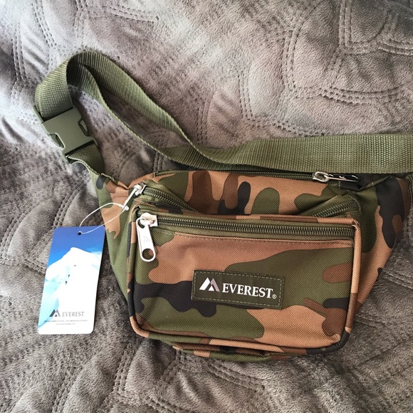 Everest Handbags - UNISEX EVEREST CAMO FANNY PACK!